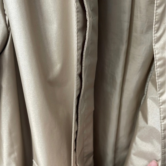 EUC David Benjamin Trench Coat (like new) - Picture 9 of 12